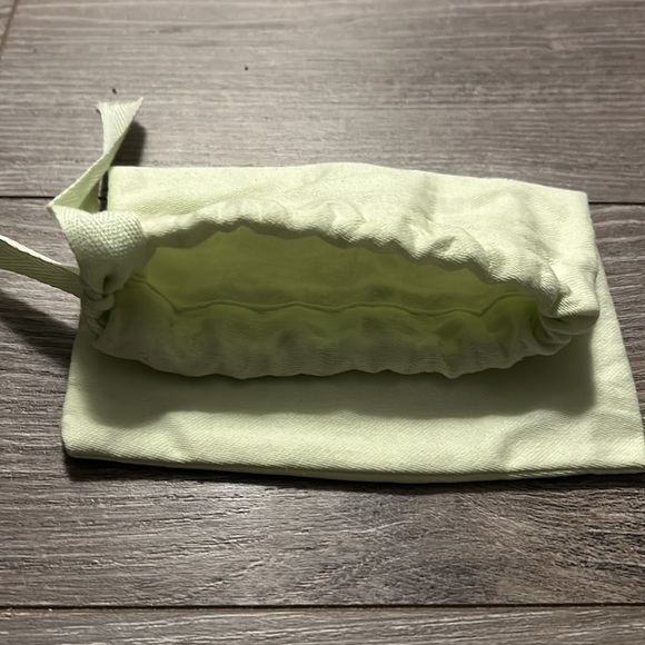 BURBERRY Small Drawstring Dust Bag in Green￨(Size 7" x 8.25") - Picture 6 of 8